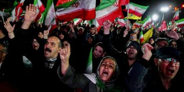 Иранцы на проправительственной демонстрации. Фото: WP