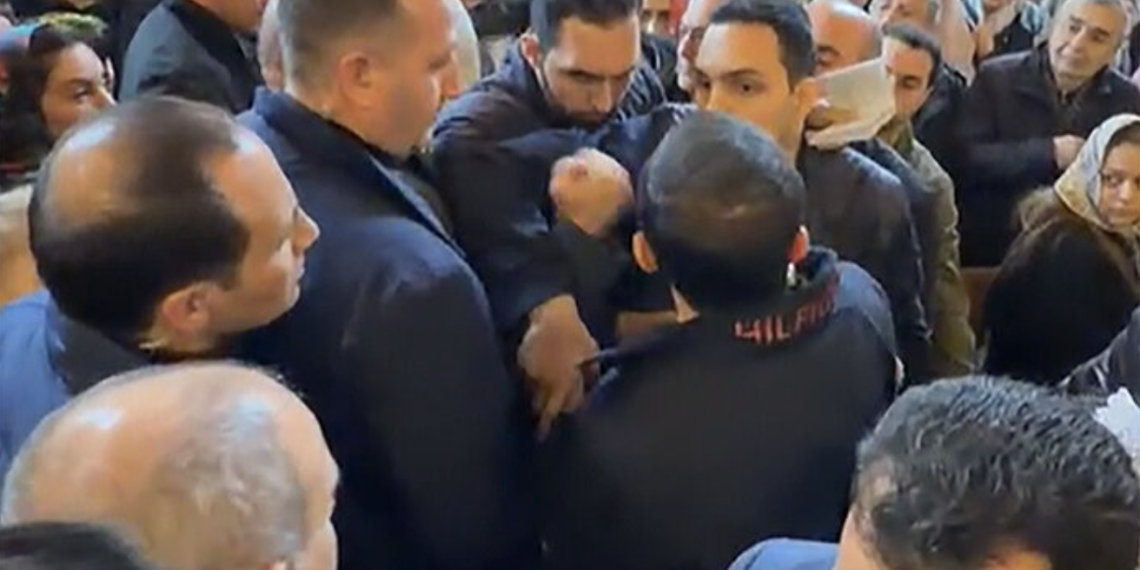 Потасовка в Церкви Святой Анны в Ереване