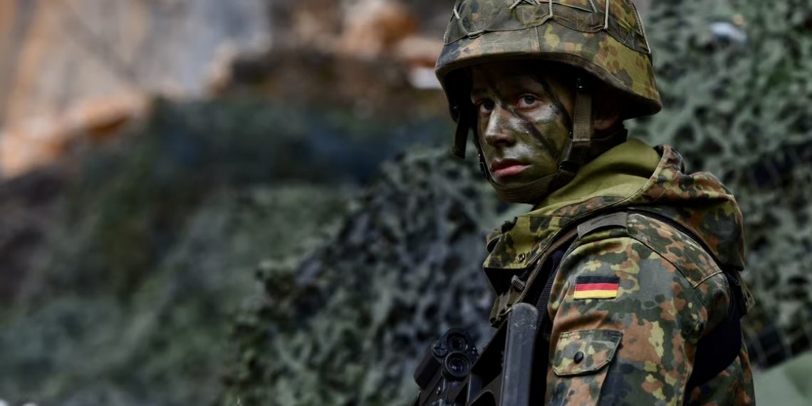 Солдат горнопехотных войск во время учений близ баварской деревни Бад-Райхенхалль, Южная Германия Фото: AFP / Getty