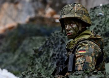 Солдат горнопехотных войск во время учений близ баварской деревни Бад-Райхенхалль, Южная Германия Фото: AFP / Getty