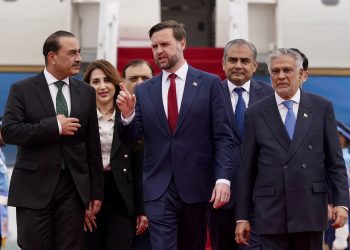 Джей Ди Вэнс с Асимом Муниром и Мухаммадом Исхаком Даром в Исламабаде, Пакистан. Фото: Reuters