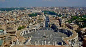 Ватикан объявил проповедникам администрации США неформальную войну