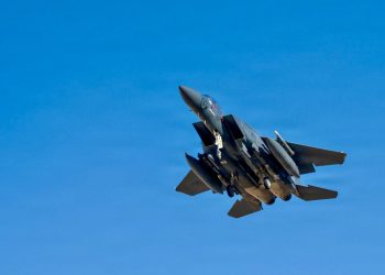 Самолёт F-15E Strike Eagle ВВС США взлетает для выполнения боевой задачи в ходе операции «Эпическая ярость», 9 марта 2026 года. Фото: ВВС США