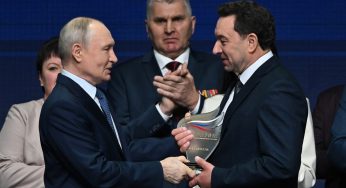 Путин вручил премию «Служение» ветерану СВО