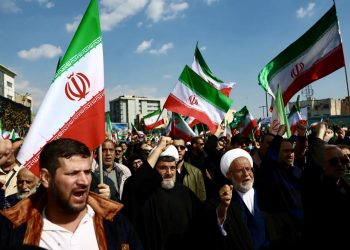 На церемонии похорон убитого иранского военного командира, Тегеран, апрель 2026 года. Фото: West Asia News Agency / Reuters