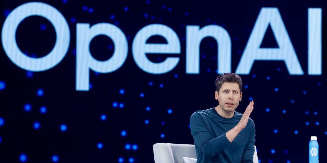 Директор OpenAI Сэм Альтман выступает на саммите Snowflake Summit 2025 в конференц-центре Moscone Center 2 июня 2025 года в Сан-Франциско. Фото: Getty