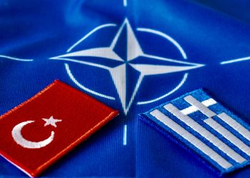 Флаги Греции и Турции. Фото: Shutterstock