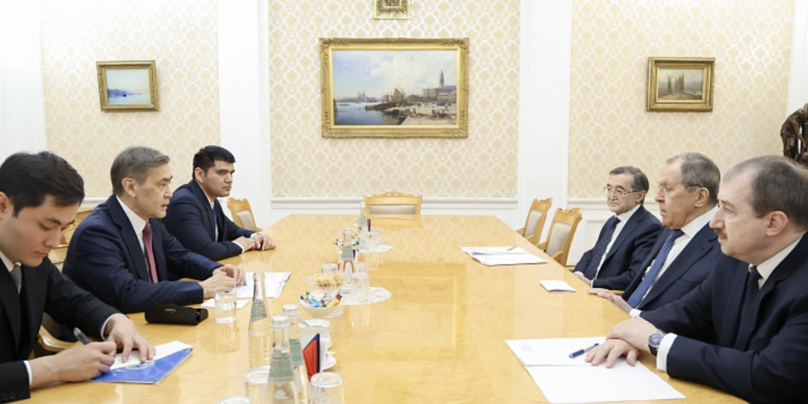 С.В.Лавров на переговорах с Генеральным секретарем ШОС Н.Б.Ермекбаевым, Москва, 3 апреля. Фото: пресс-служба МИД РФ