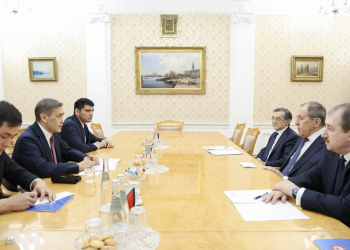 С.В.Лавров на переговорах с Генеральным секретарем ШОС Н.Б.Ермекбаевым, Москва, 3 апреля. Фото: пресс-служба МИД РФ