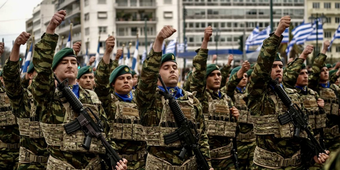 Военный парад в ознаменование Дня независимости Греции в Афинах 25 марта. Фото: Bloomberg