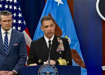 Глава Центрального командования ВС США Брэд Купер на пресс-конференции. Фото: centcom.mil
