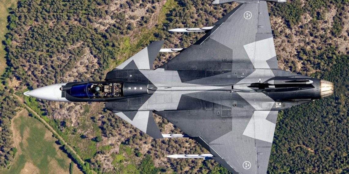 Истребитель JAS 39 Gripen