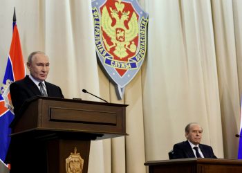 Президент России Владимир Путин на заседании коллегии Федеральной службы безопасности. С директором ФСБ Александром Бортниковым. Фото: пресс-служба Кремля