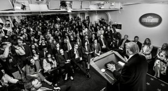 Иран атаковал корабли США и ОАЭ, Трамп пообещал «стереть Тегеран с лица земли»