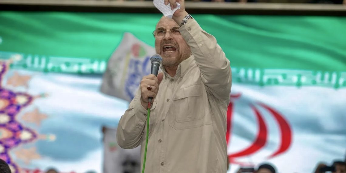 Спикер парламента Ирана Мохаммад Багер Галибаф выступает на митинге в Тегеране. Фото: Getty