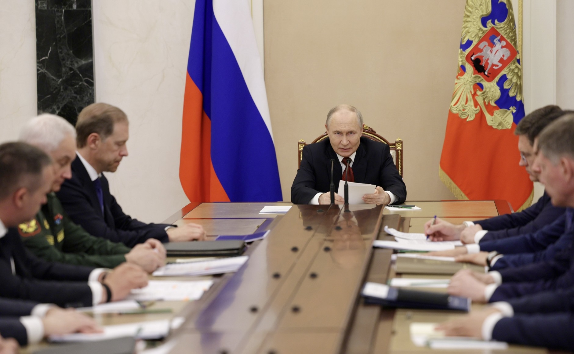 Путин провёл совещание по топливному кризису