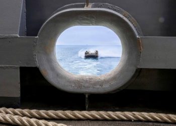 Иран диктует условия: США выводят флот, Израиль угрожает
