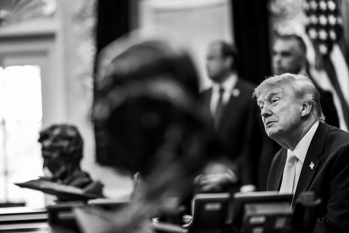 Трамп и Вэнс разошлись во мнениях о $300 млрд для Ирана: Белый дом в замешательстве