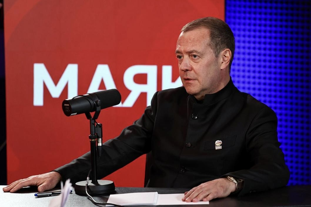 Медведев: почти 6% партийцев «Единой России» — медики, работающие на передовой