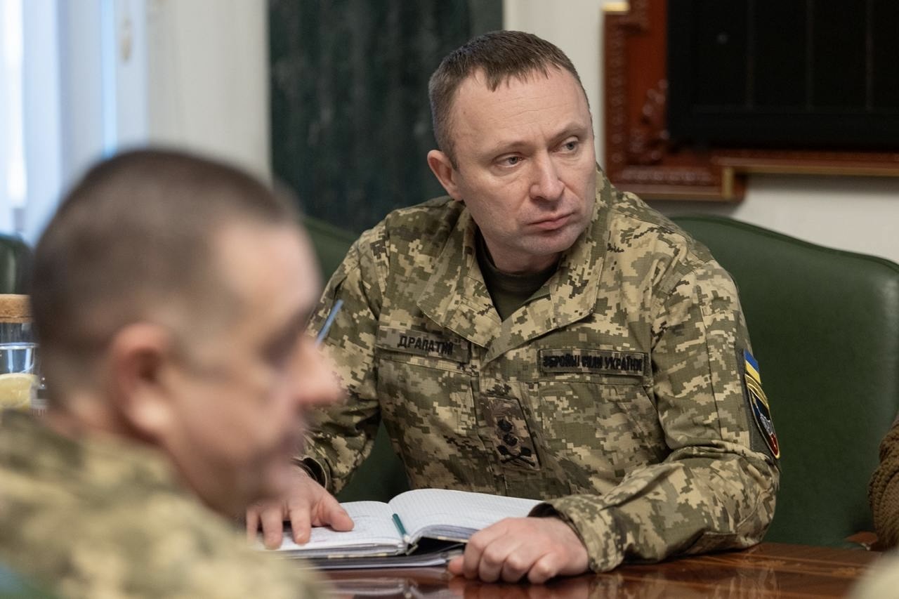 Зеленский отправил Сырского в отставку и назначил нового главкома ВСУ