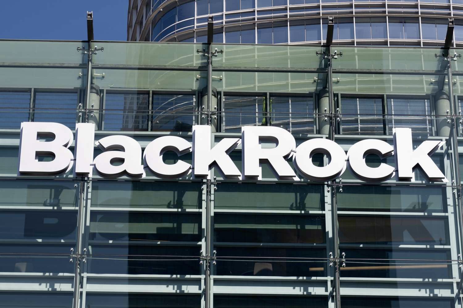 Активы BlackRock достигли рекордных $15,34 трлн