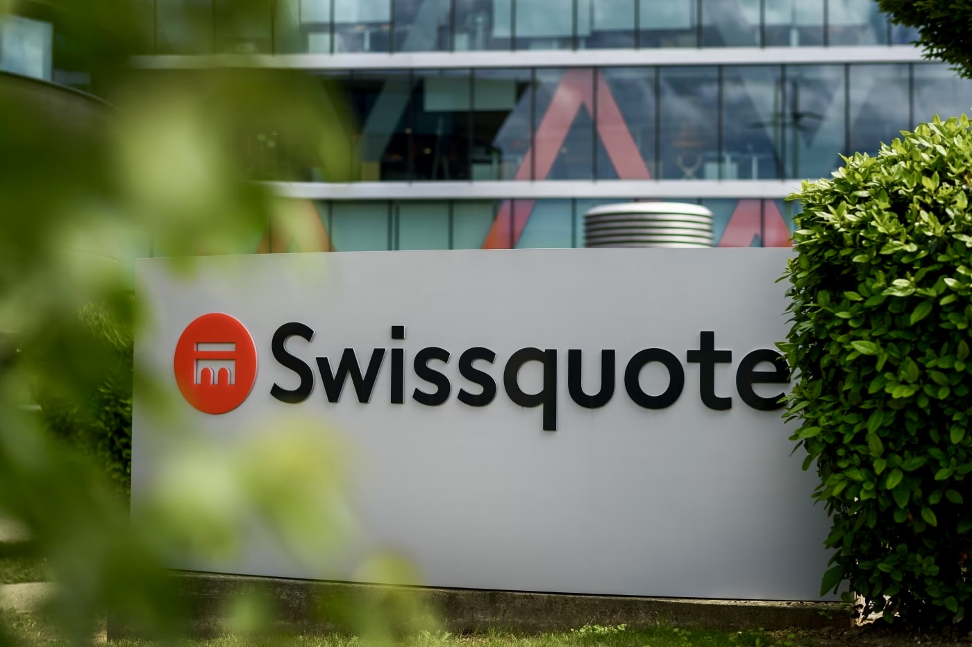 Швейцарский банк Swissquote и его «дочка» Yuh начали закрывать счета россиян