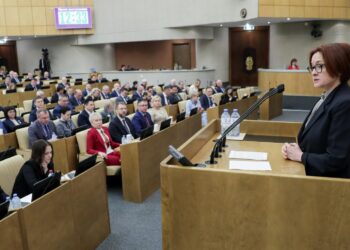 Аналитики ожидают стабилизации рубля к концу августа 