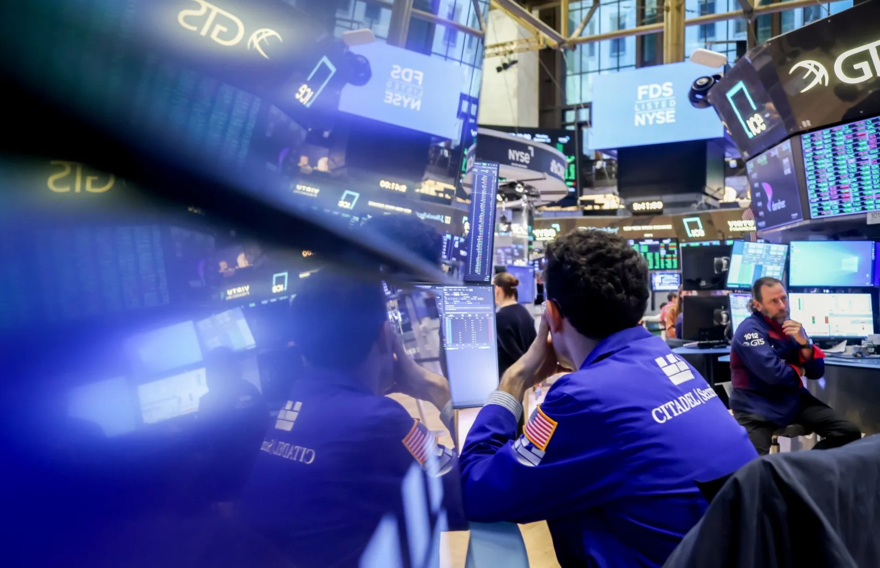 Блокада Ирана и падение розничных продаж в США привели к снижению S&P 500