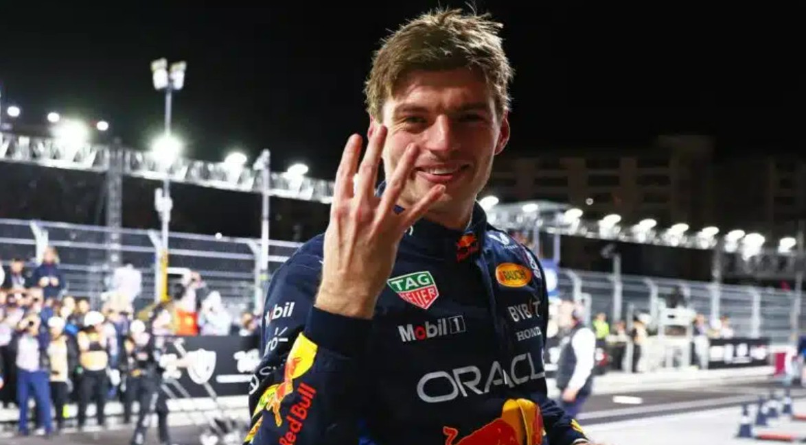 Четырёхкратный чемпион мира Макс Ферстаппен остаётся в Red Bull