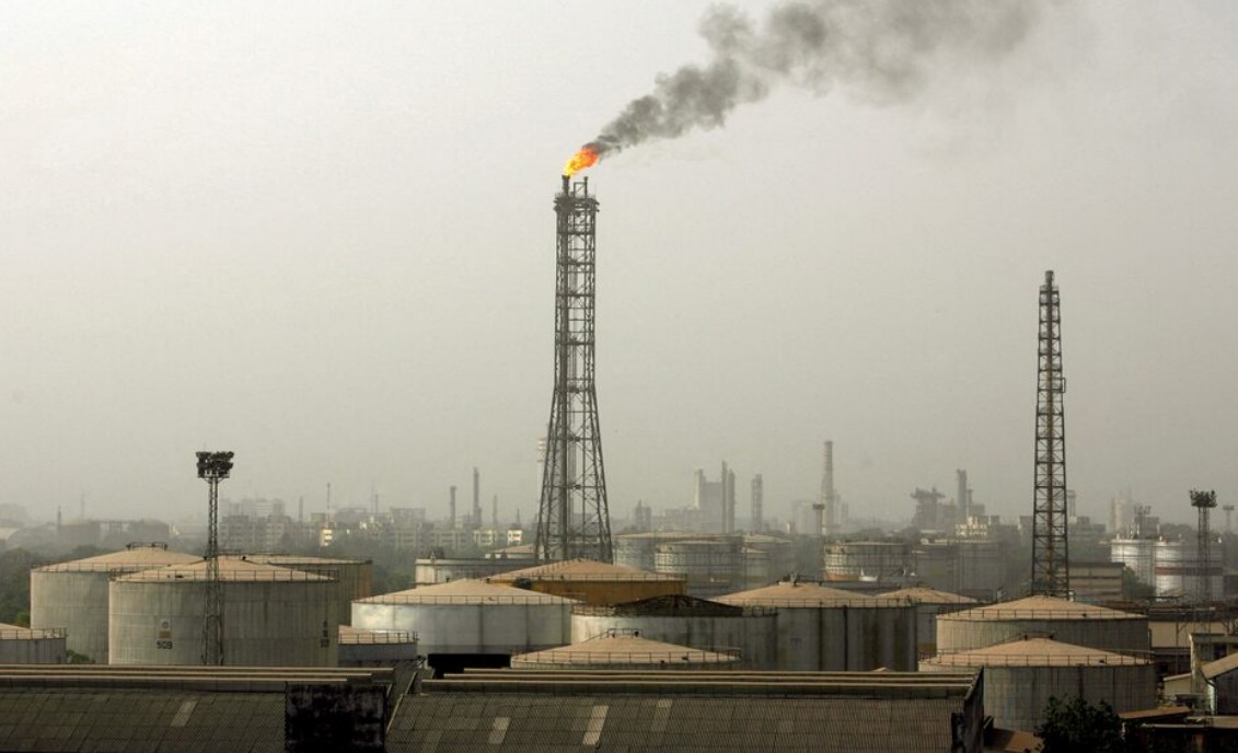 Индия ввела LPG-квоты для 21 завода на фоне кризиса в Ормузском проливе