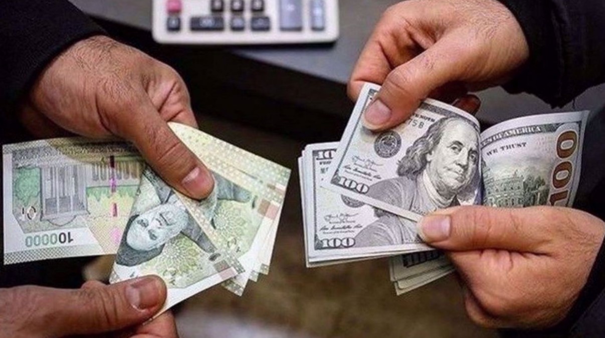 Иранский риал обвалился до 2 млн за доллар