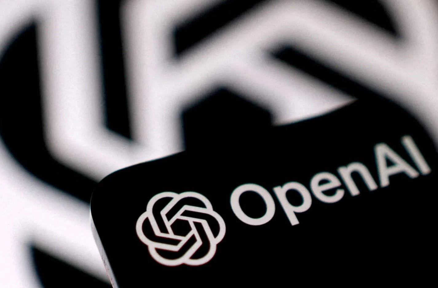OpenAI и Anthropic бьют тревогу: ИИ-атаки станут массовыми через месяцы