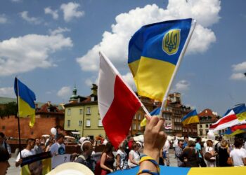Рекордная интеграция украинцев в Польше и тревожные сигналы: депортационные настроения растут