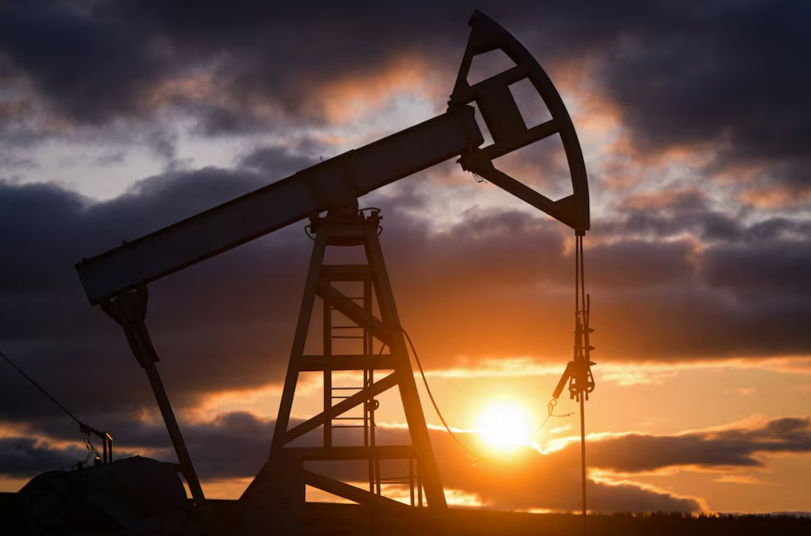 Нефть достигла $90 на фоне кризиса в Ормузском проливе