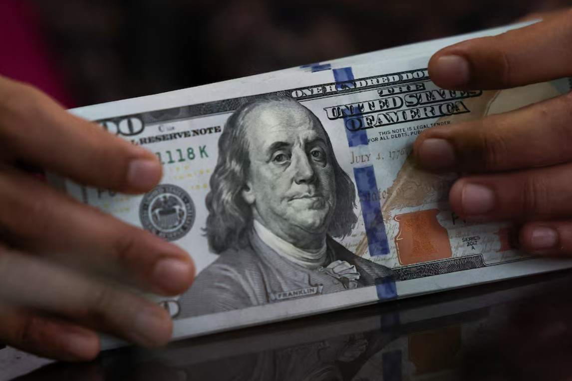 Двойной удар по мировой экономике: дорогая нефть и слабый доллар