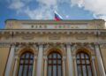 Доллар и евро упали на фоне политики ЦБ