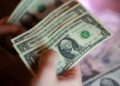 Доллар растёт на фоне нефти и доходности облигаций США