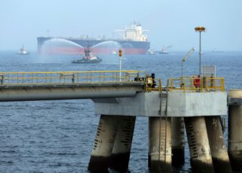 Оман предложил создать маршруты для СПГ в обход Ормузского пролива