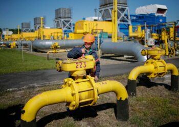 «Газпром» временно прекращает поставки газа в Армению