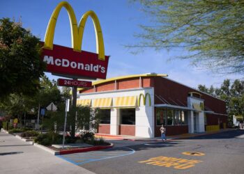 Акции McDonald’s упали на 30% из-за инфляции