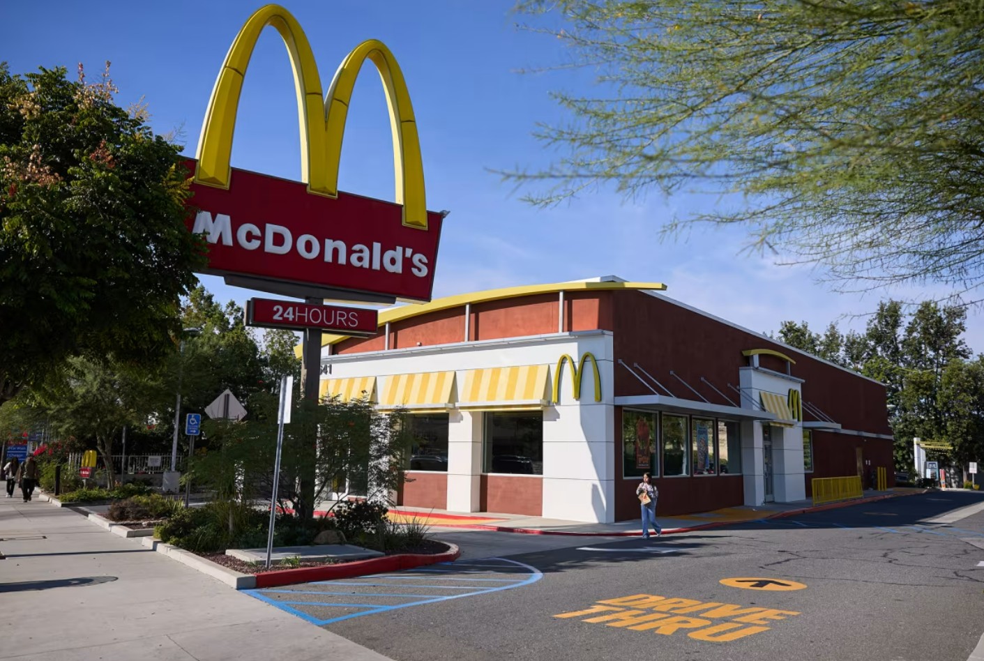 Акции McDonald’s упали на 30% из-за инфляции