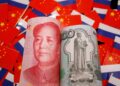 Мосбиржа: юань выше 12,96, нефть дорожает, рубль слабеет