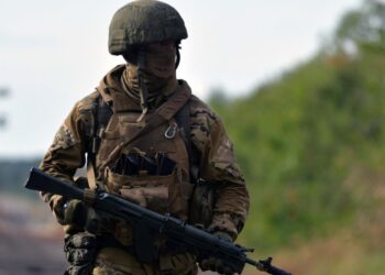 Правительство России расширило трудовые гарантии для участников СВО
