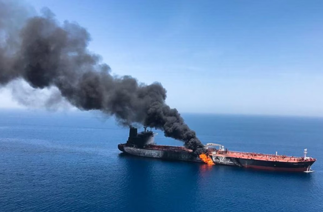 США и Иран обменялись ударами по нефтяным танкерам