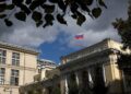 Банк России опустил официальный курс доллара