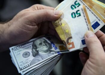 Евро прерывает пятинедельное падение