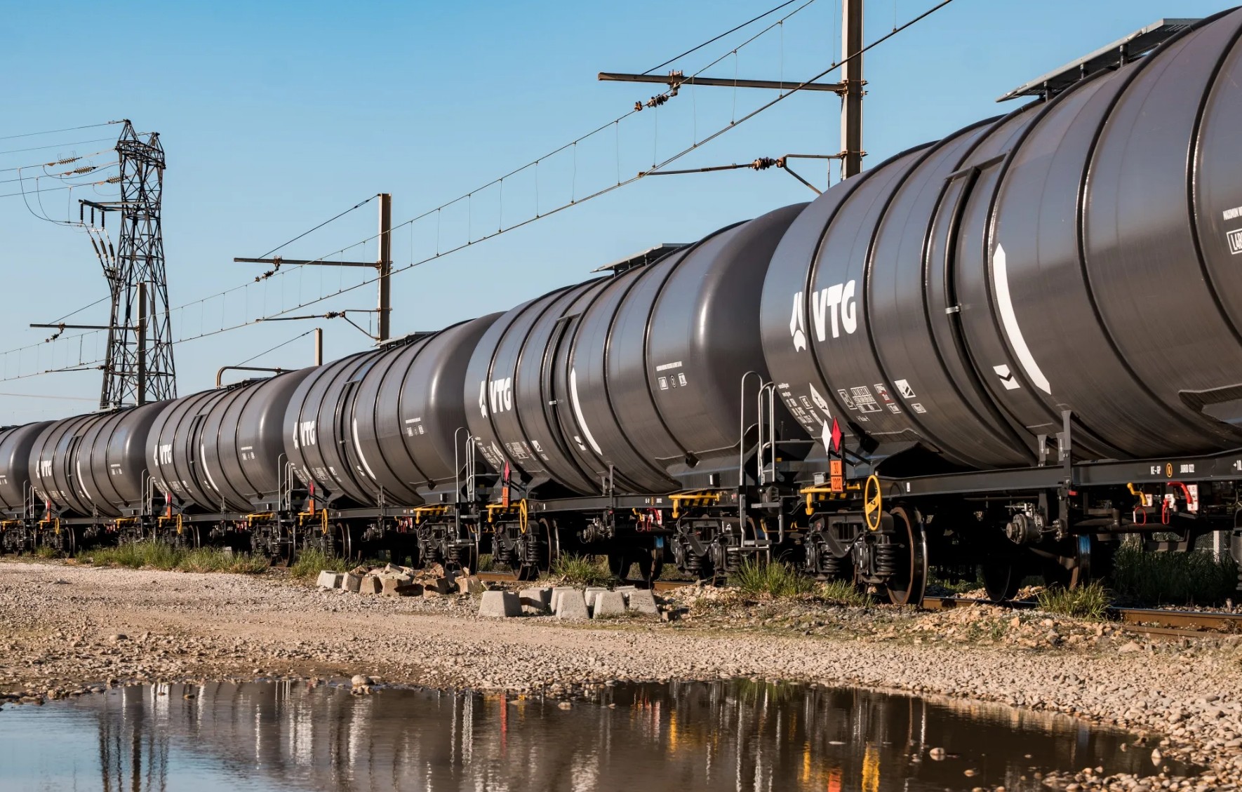 Европа выпустит на рынок 42 млн баррелей нефти