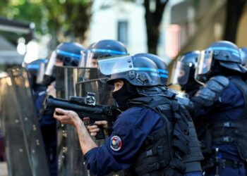 Студенты Франции требуют увеличить финансирование образования