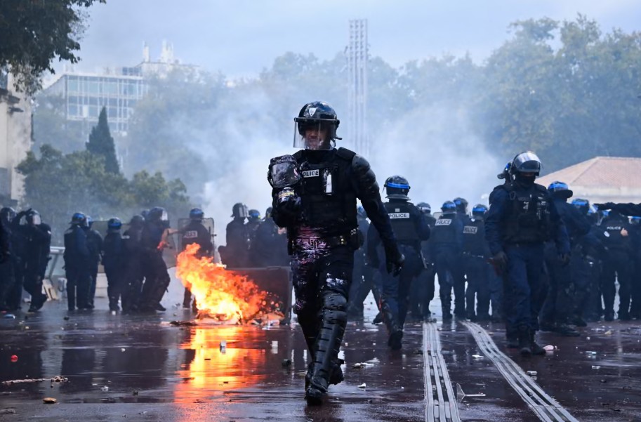 Франция задержала более 1 200 человек после протестов