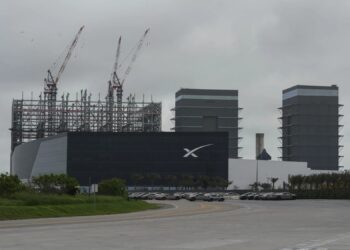 Илон Маск поддержал объединение SpaceX и Tesla
